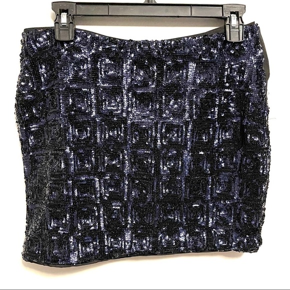 Square stitched sequin mini skirt - Picture 6 of 10